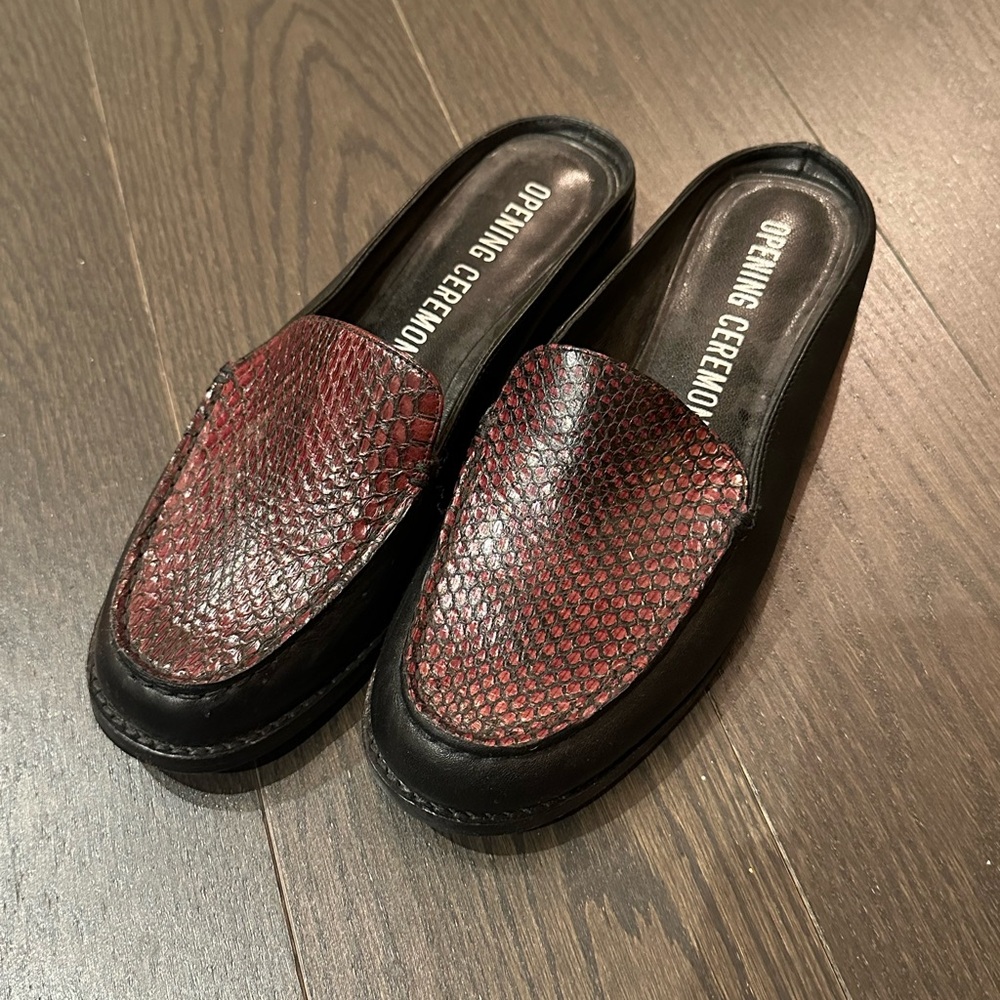 Opening Ceremony Women's Black and Red Slide On Loafers